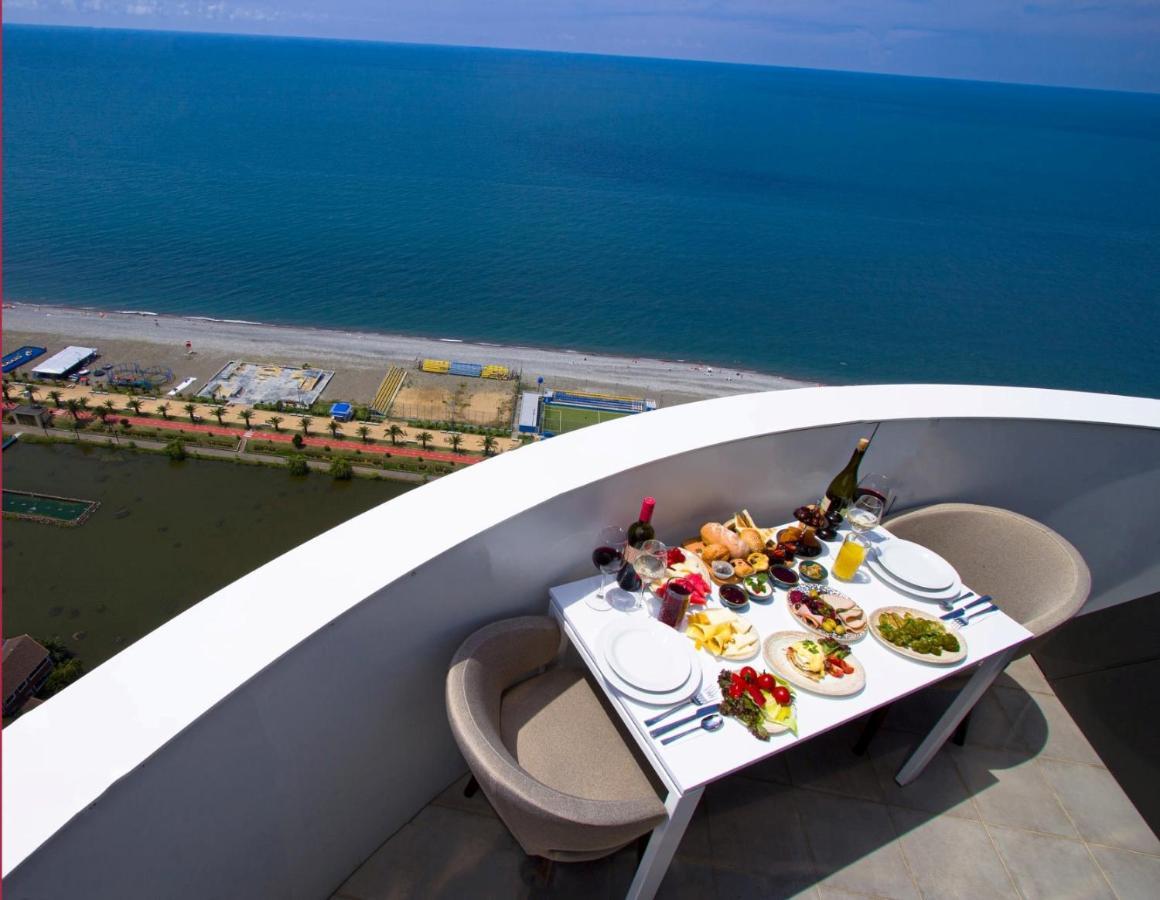 Apartments In Alliance Батуми Екстериор снимка