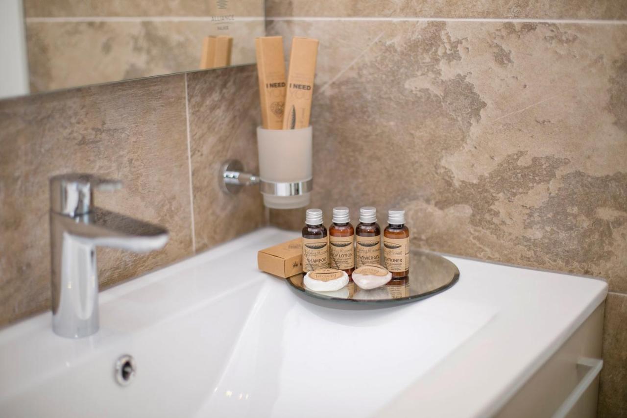 Apartments In Alliance Батуми Екстериор снимка