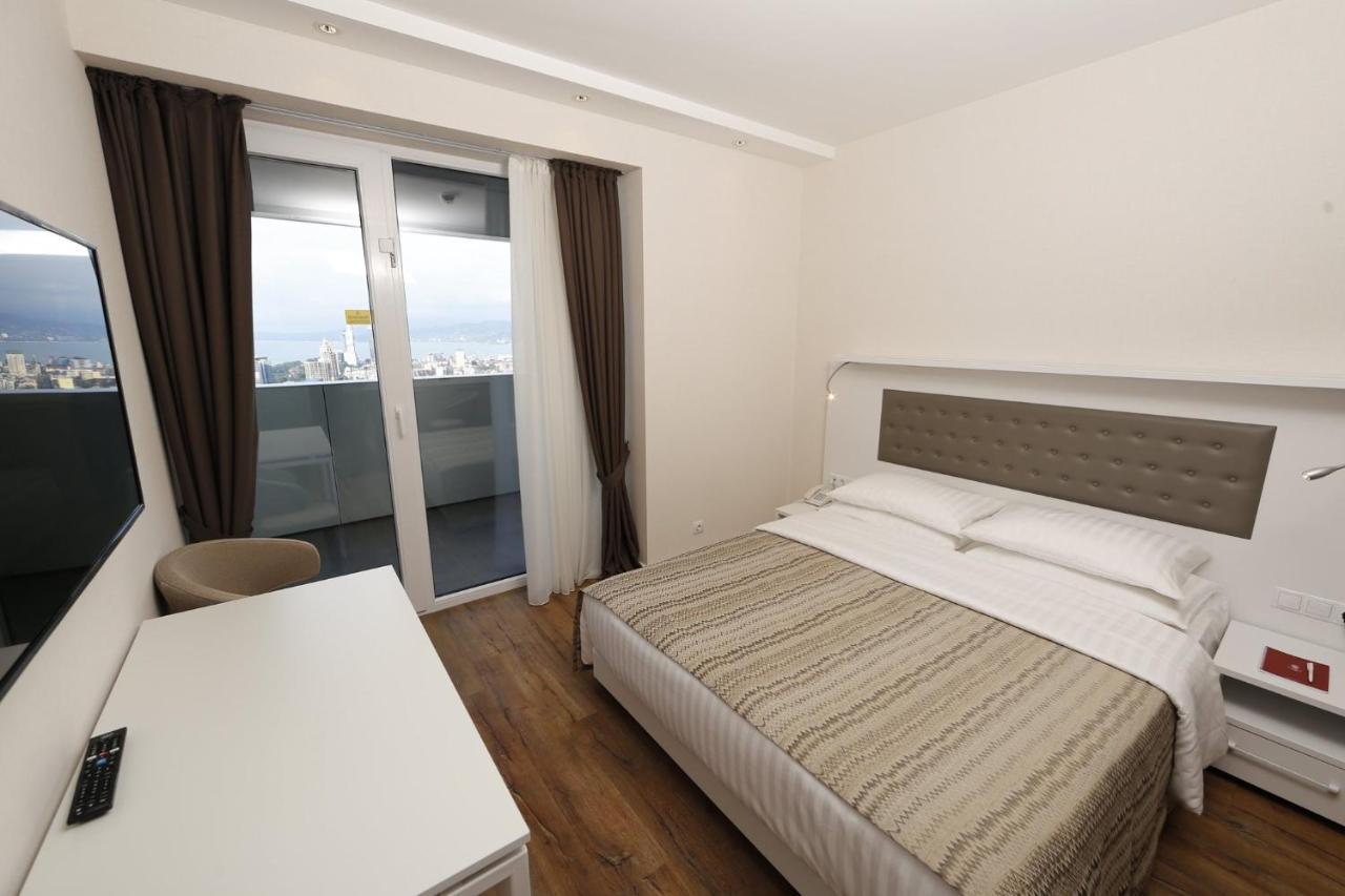 Apartments In Alliance Батуми Екстериор снимка